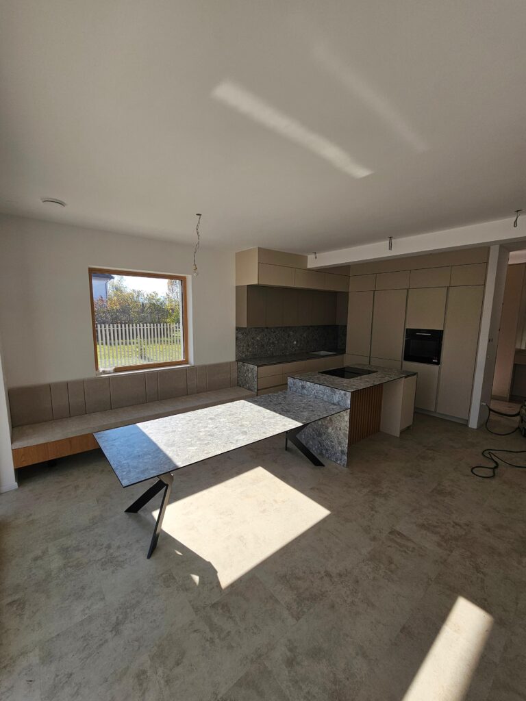 WhatsApp Image 2025-12-10 at 20.31.03